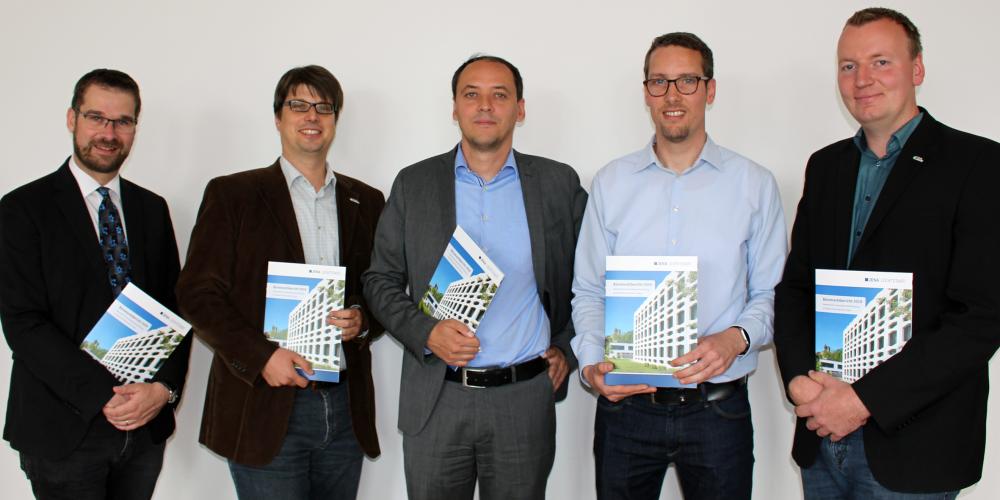 5 Personen präsentieren den Büromarktbericht Jena 2019.