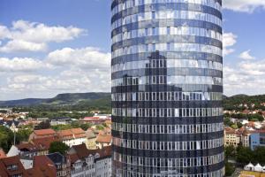 Blick auf die Jenaer Innenstadt und den JenTower