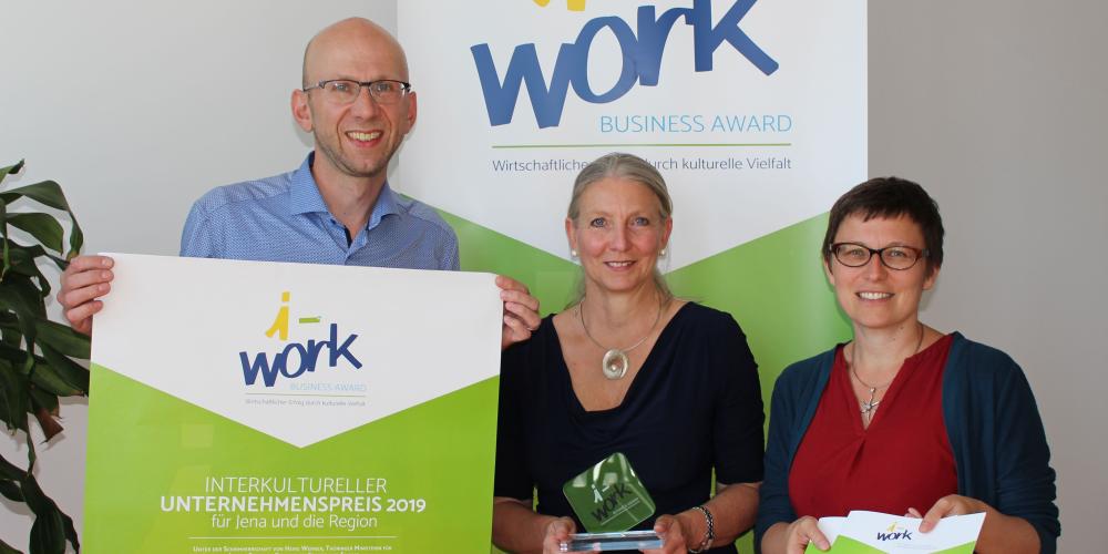 Präsentation die Materialien für den „i-work Business Award“. 