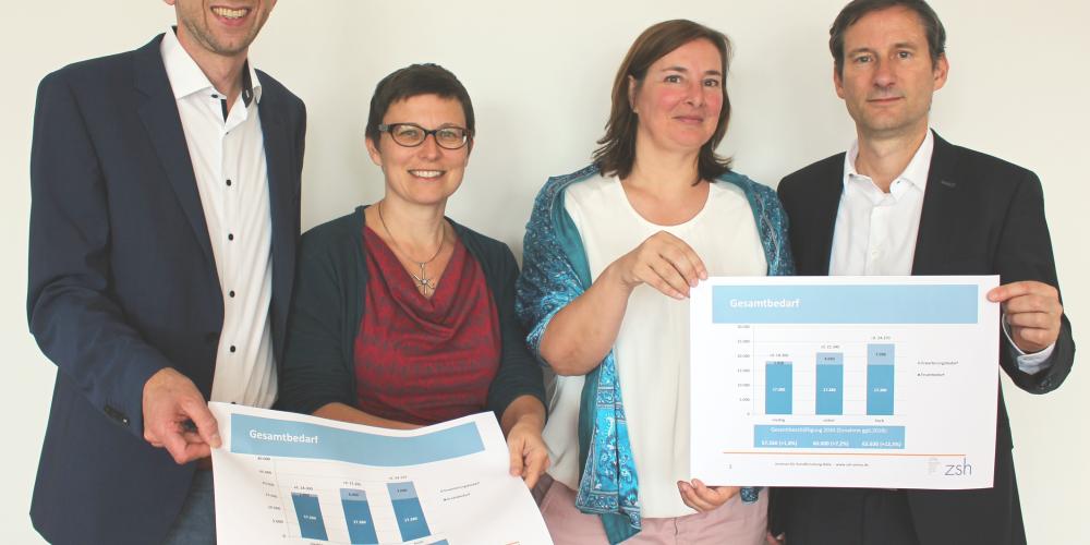 Stellten mit der ersten Fachkräftestudie Jenas herausfordernde Zahlen zum Ersatz- und Erweiterungsbedarf der lokalen Wirtschaft vor: Wilfried Röpke und Ramona Scheiding von der Wirtschaftsförderung Jena sowie Susanne Winge und Thomas Ketzmerick vom Zentrum für Sozialforschung Halle e.V. (ZSH) (v.l.n.r.)