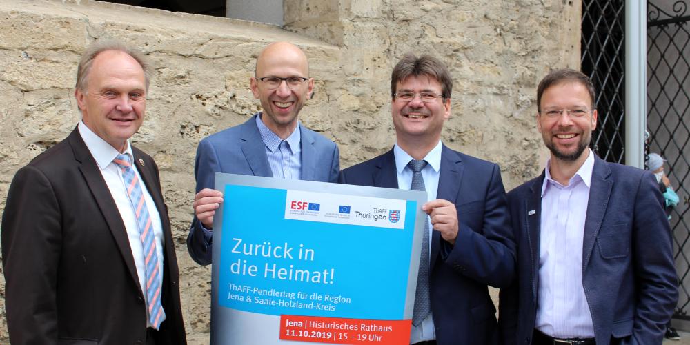 Aufnahme von der Pressekonferenz mit Andreas Heller (Landrat SHK), Wilfried Röpke (Wirtschaftsförderung Jena), Andreas Knuhr (Thüringer Agentur für Fachkräftegewinnung) und Dr. Thomas Nitzsche (Oberbürgermeister Jena) (v.l.n.r.) 
