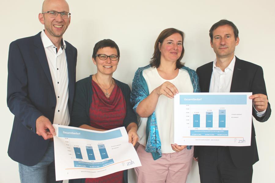 Stellten mit der ersten Fachkräftestudie Jenas herausfordernde Zahlen zum Ersatz- und Erweiterungsbedarf der lokalen Wirtschaft vor: Wilfried Röpke und Ramona Scheiding von der Wirtschaftsförderung Jena sowie Susanne Winge und Thomas Ketzmerick vom Zentrum für Sozialforschung Halle e.V. (ZSH) (v.l.n.r.)