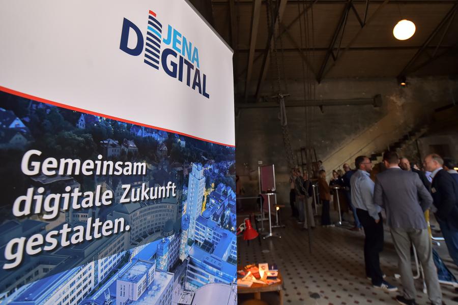 Blick auf Werbebanner Jena Digital