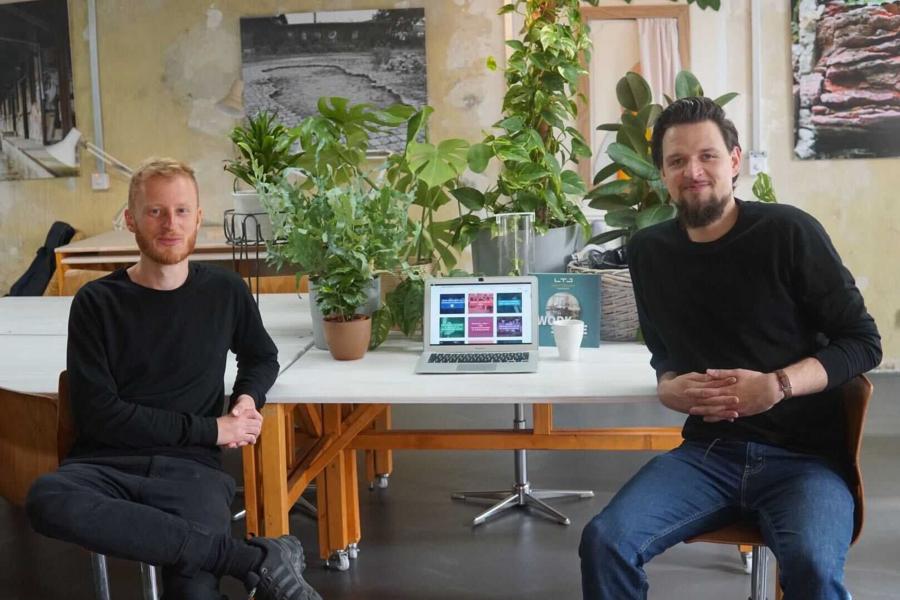 Foto von Softwareentwickler Tobias Hubold (l.) und handelt-gemeinsam-Initiator Tom Fischer (r.)