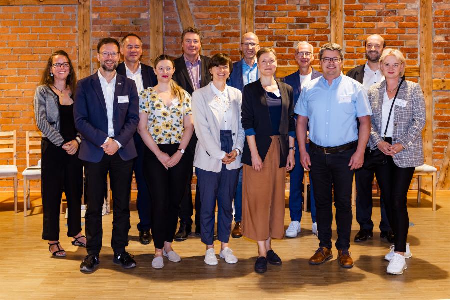 Gruppenbild einiger Teilnehmender der Veranstaltung.